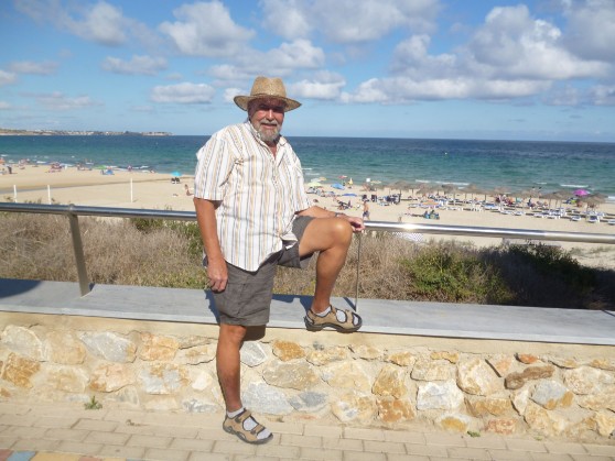 Alfred de Crignis am Strand von La Mata
